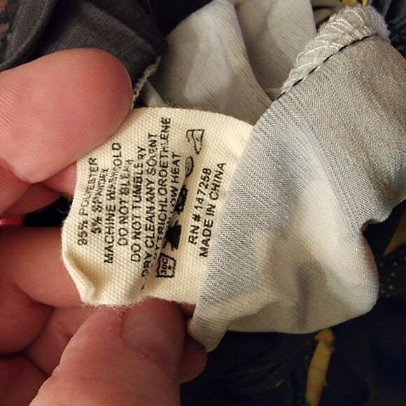 Simply Southern Sunflower Shorts size small medium - Picture 5 of 5